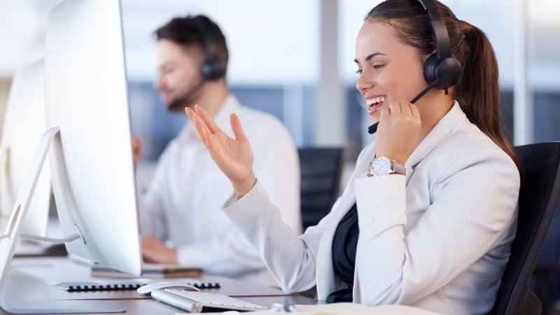 Liên hệ Ku88 qua hotline